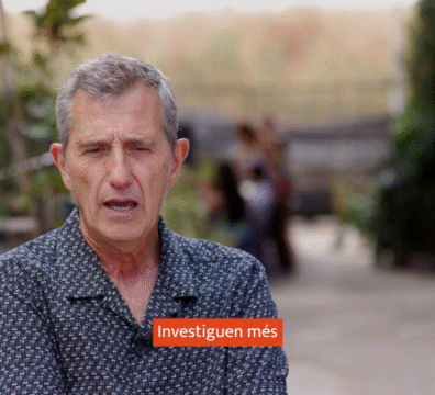 Entrevista en un entorno natural a un hombre hablando sobre la donación de órganos, sangre y tejidos.